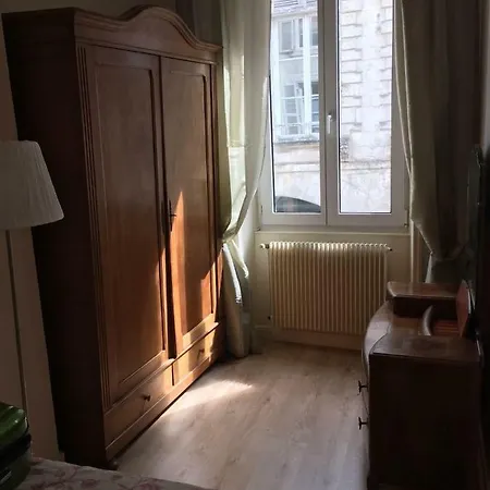 2 Rue Des Augustins * La Rochelle (Charente-Maritime)